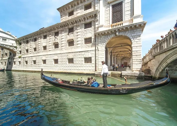 1 Bedroom Awesome In Appartamento *