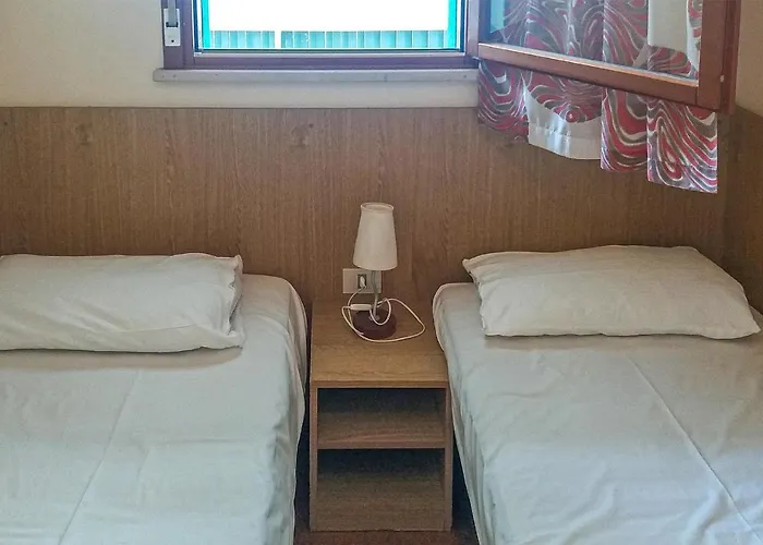 1 Bedroom Awesome In شقة